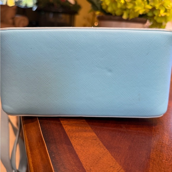 Elegant Blue Handbag with Chain Detail - Picture 9 of 10